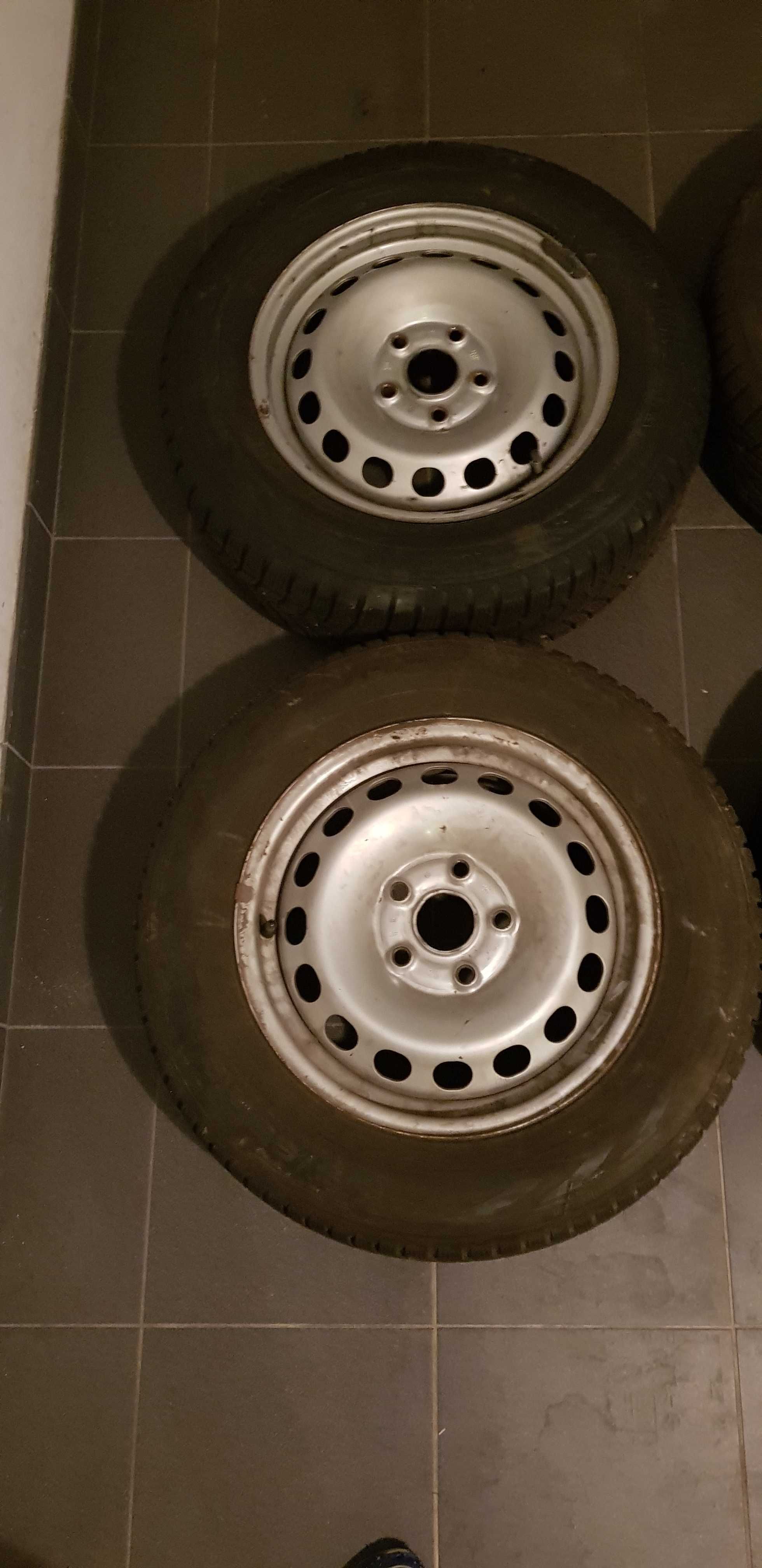 Opony zimowe z felgami - rozmiar 195/65 R15 - 1 kpl