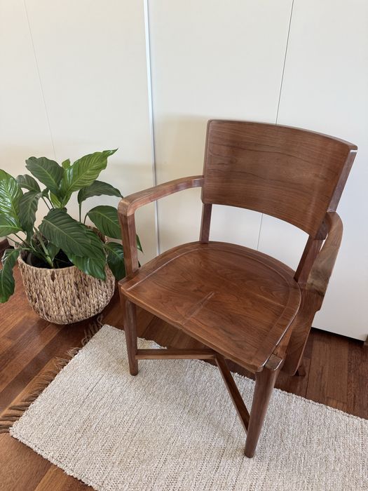 Cadeira com braços antiga