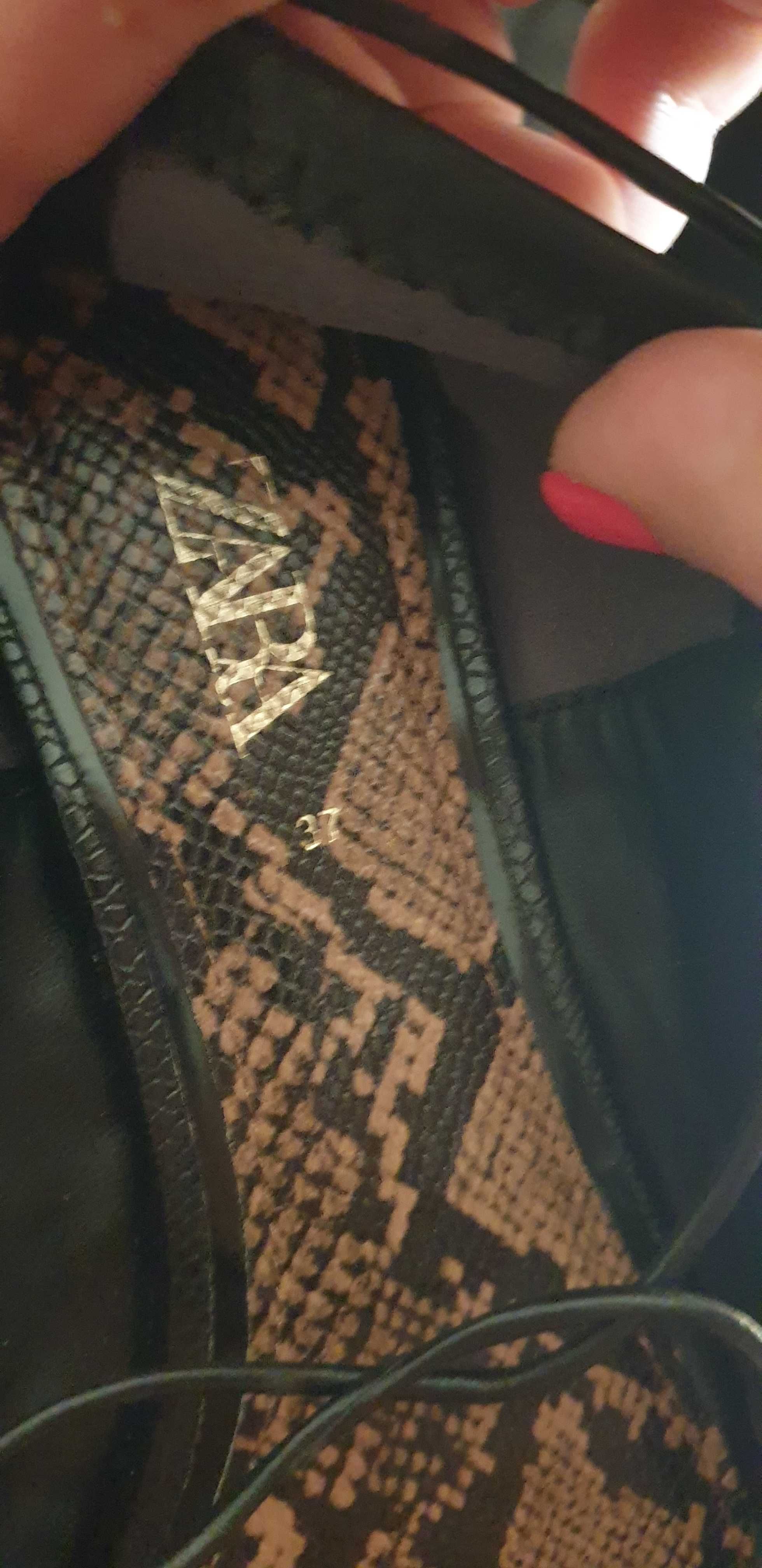 Sabrinas pretas da Zara