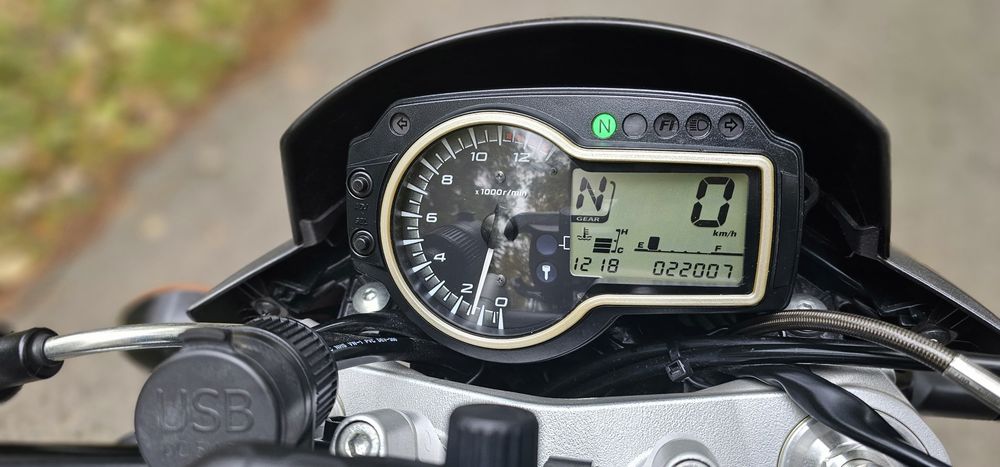 Suzuki GSR 750 niski przebieg stan idealny