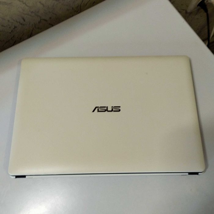 Красивый ноутбук Asus D-452V | Core I3-3110M | 8/500 гб | видео 1гб