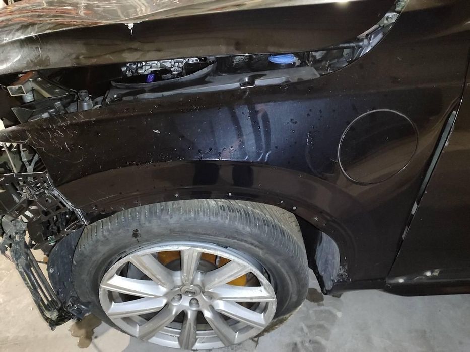 GUARDA-LAMAS FRENTE ESQUERDO VOLVO XC90