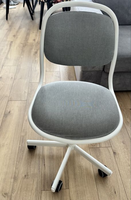 Krzeslo obrotowe dzieciece