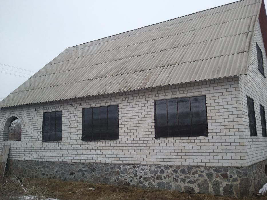 продам дом без внутренних работ пгт. Краснокутск
