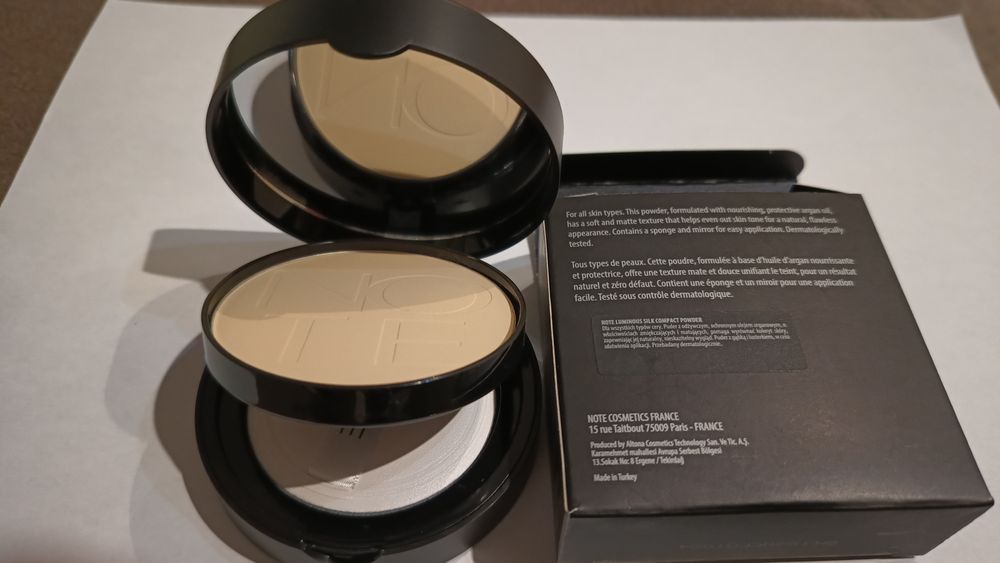 Note puder luminous silk 01 z olejkiem araganowym