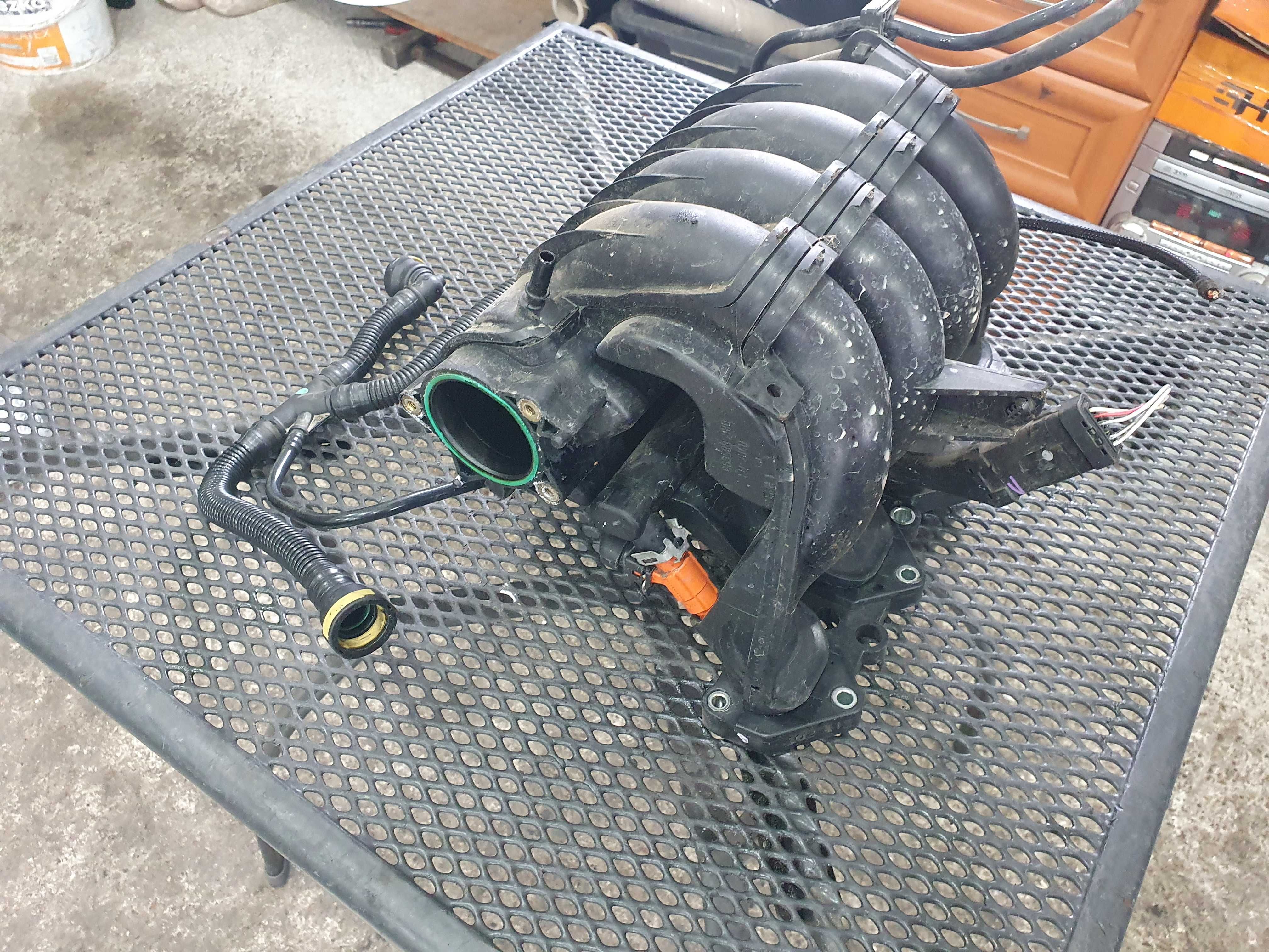 Kolektor ssacy listwa wtryskiwacz wtrysk Peugeot 307 1.6 benzyna kpl