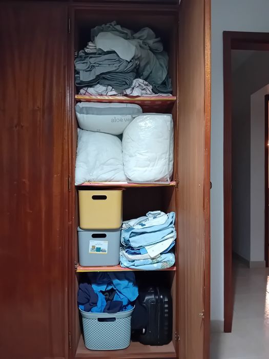 Roupeiro para venda.