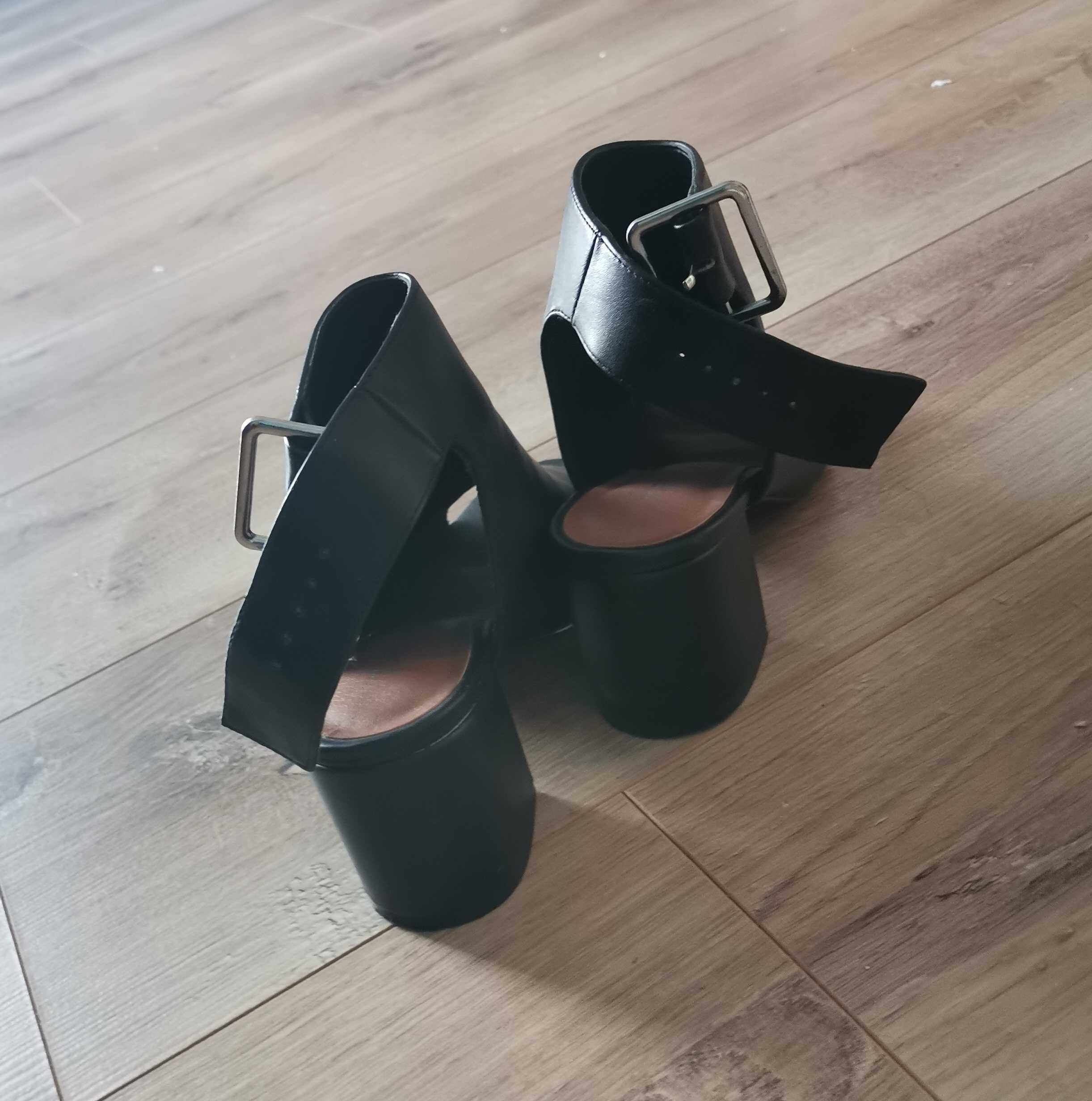 Czarne botki wiosenne TopShop 35