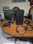XBOX Series X 1TR (preta) e 2 comandos excelente estado