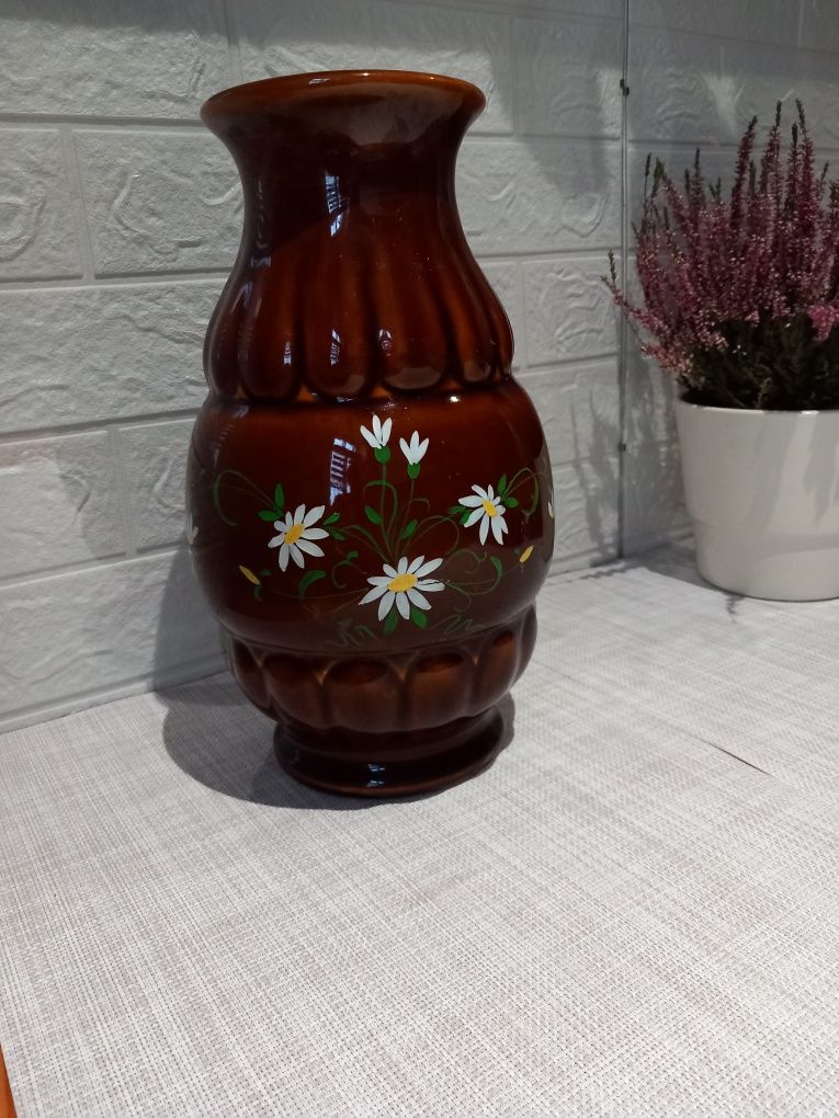 Pruszków porcelit wazon z motywem kwiatowym.  Ceramika PRL.