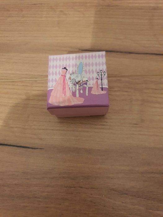 Pudełeczko papierowe na prezent biżuterię