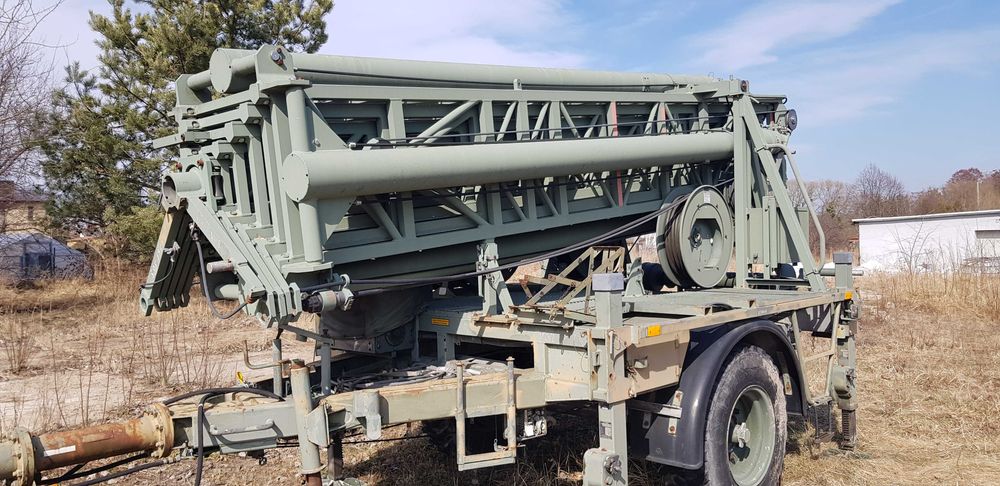 Wojskowy maszt antenowy - mobilna wieża telekomunikacyjna - h-25m