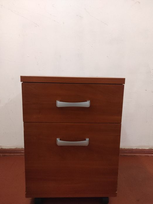 Тумбочка з двома шухлядами