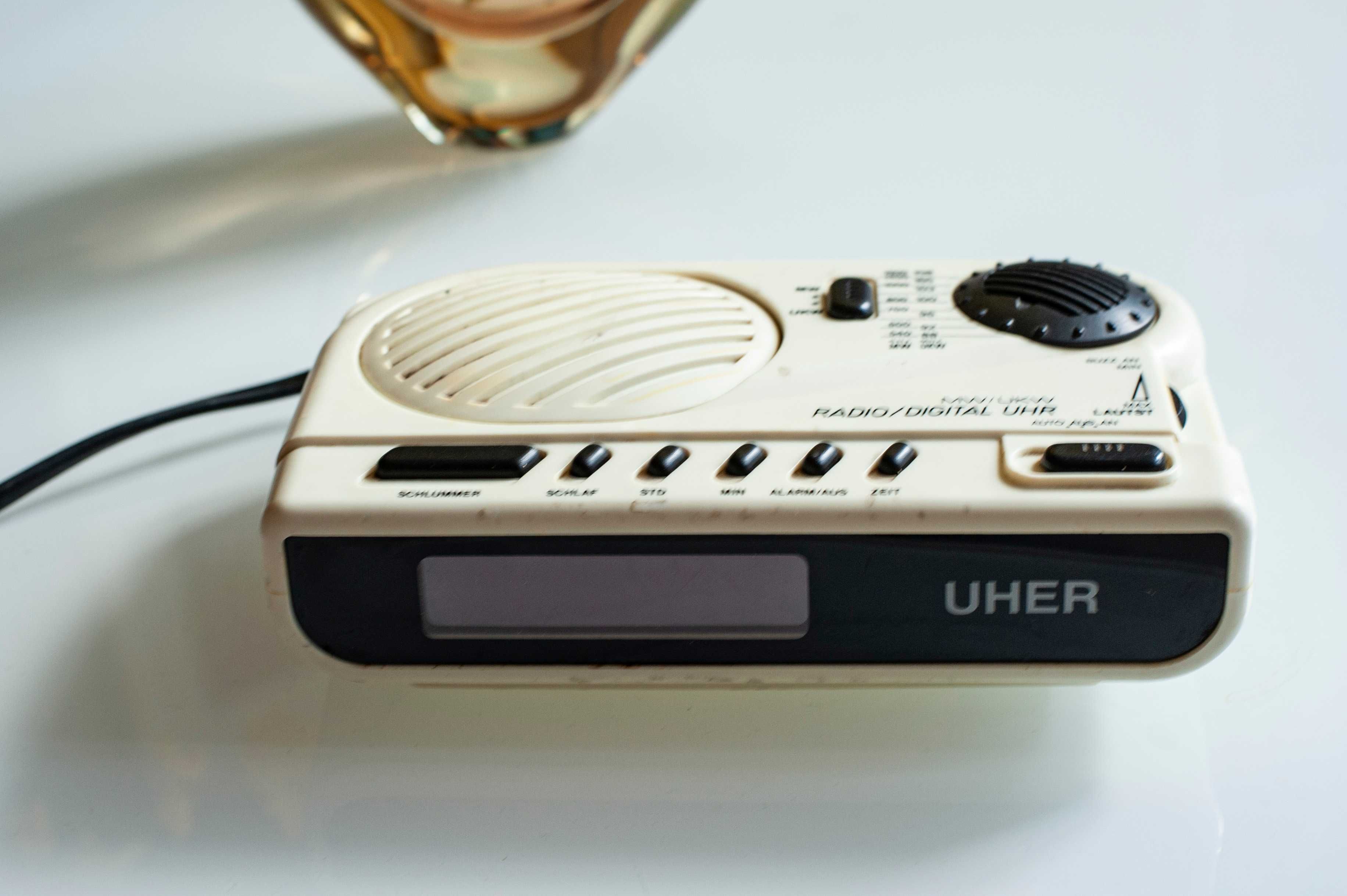 radio z budzikiem Uher działające