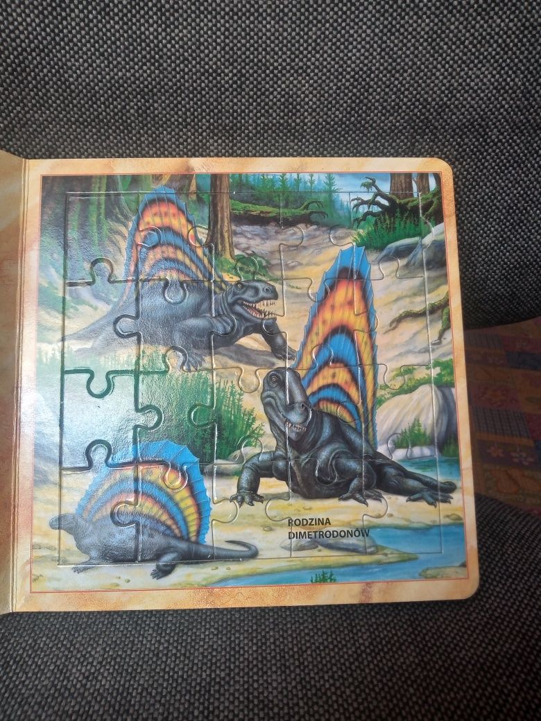 Dinozaury zwierzęta prehistoryczne ( książka puzzle )