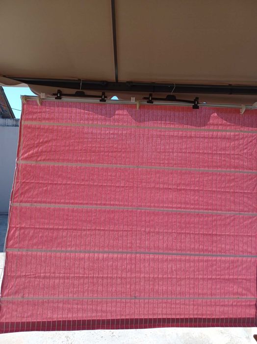 Cortina de rolo, na cor rosa