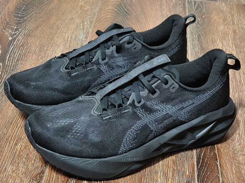Оригінал 100% чоловічі кросівки asics novablast 5  eur 44