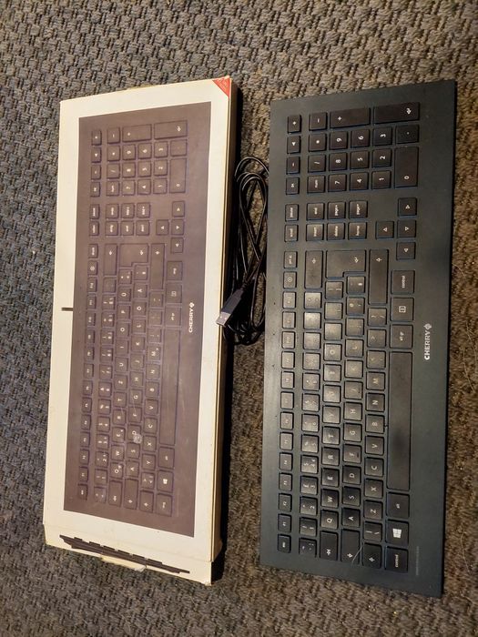 Teclado CHERRY - usado -com  caixa original