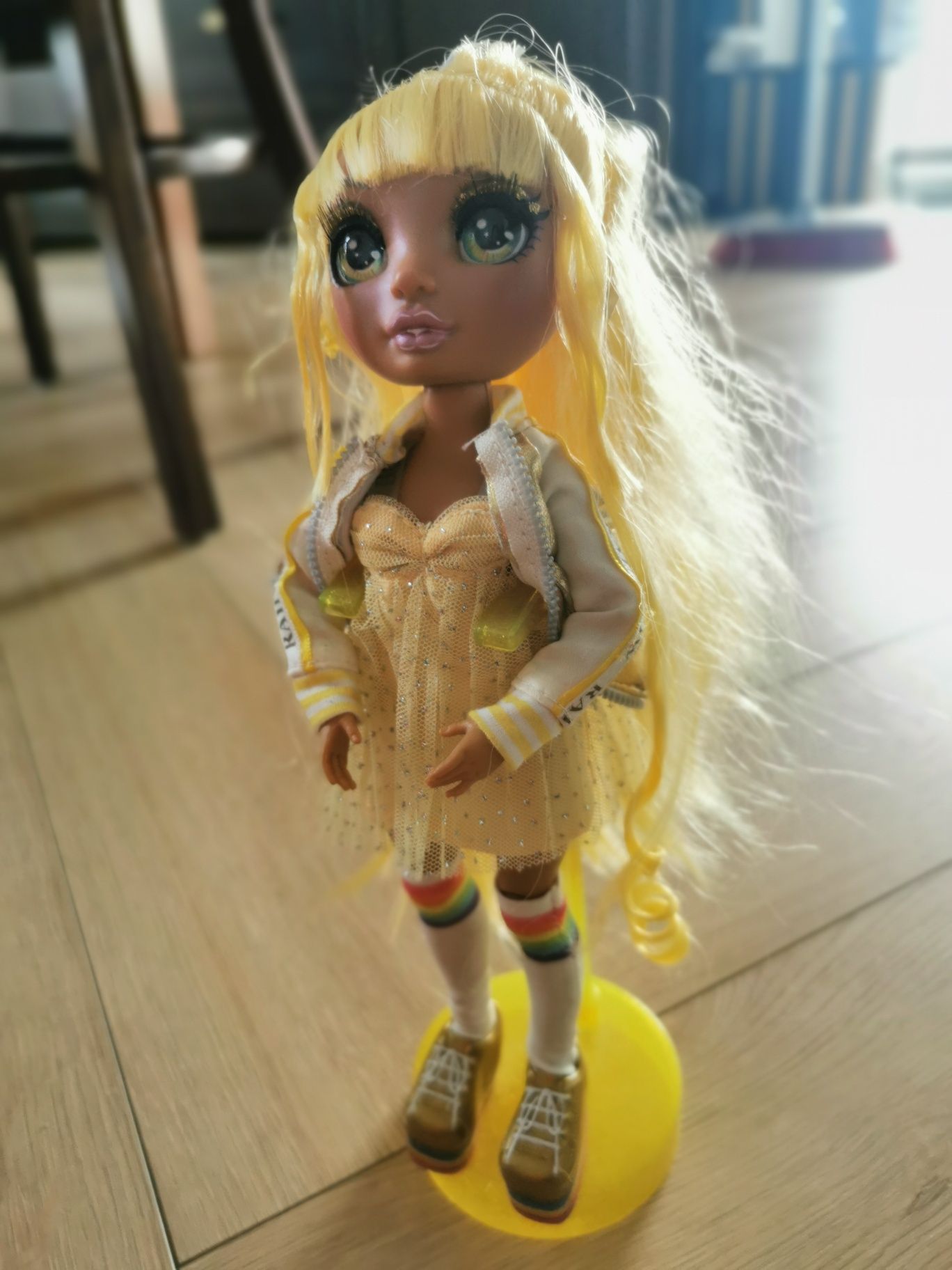 Lalka Rainbow Surprise, lalka High Fashion Doll Sunny Madison