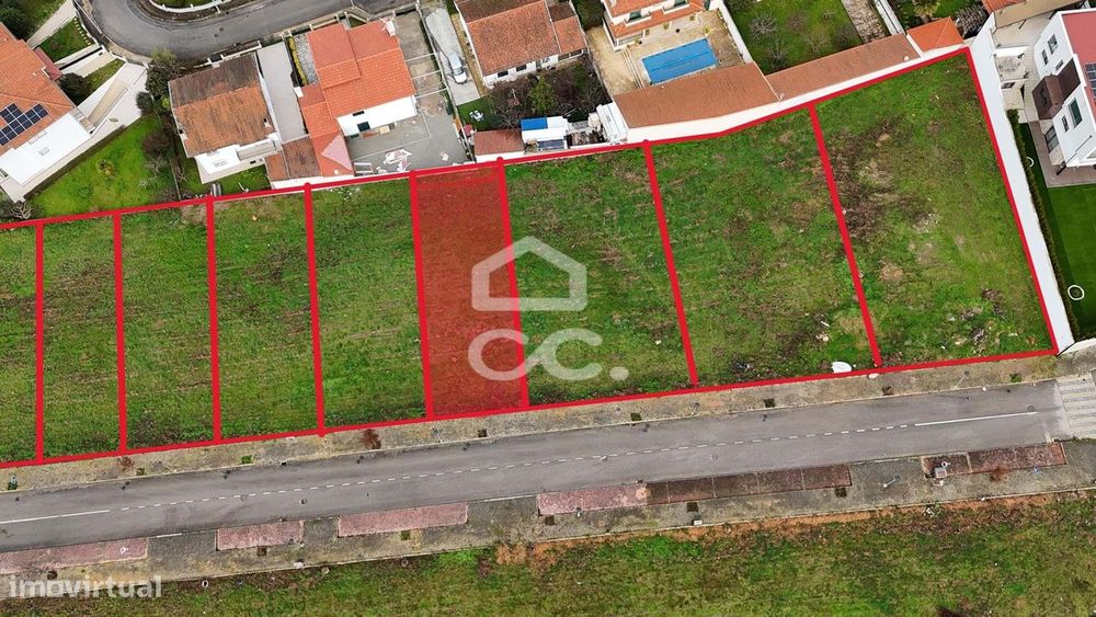 Lote de terreno destinado à construção de moradia, situado em uma loca