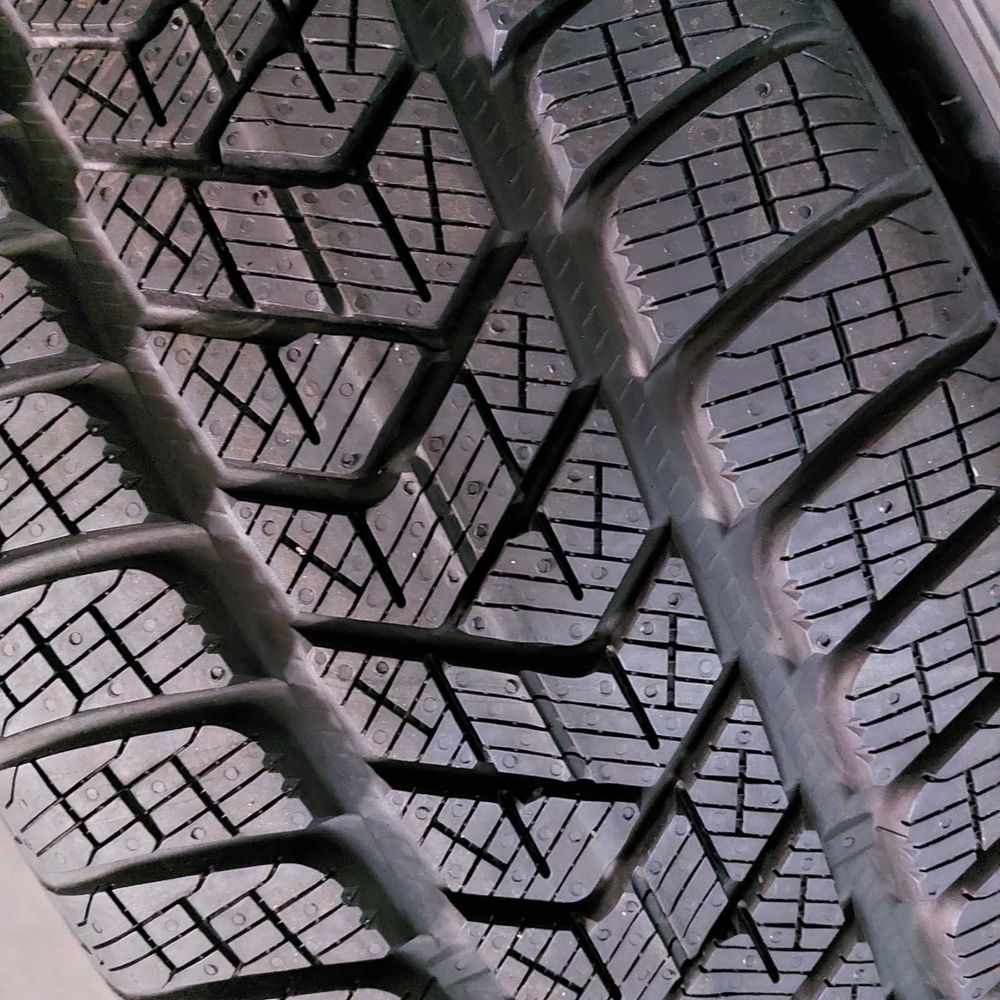 225/55/19 R19 Pirelli Sottozero 3 4шт нові зима