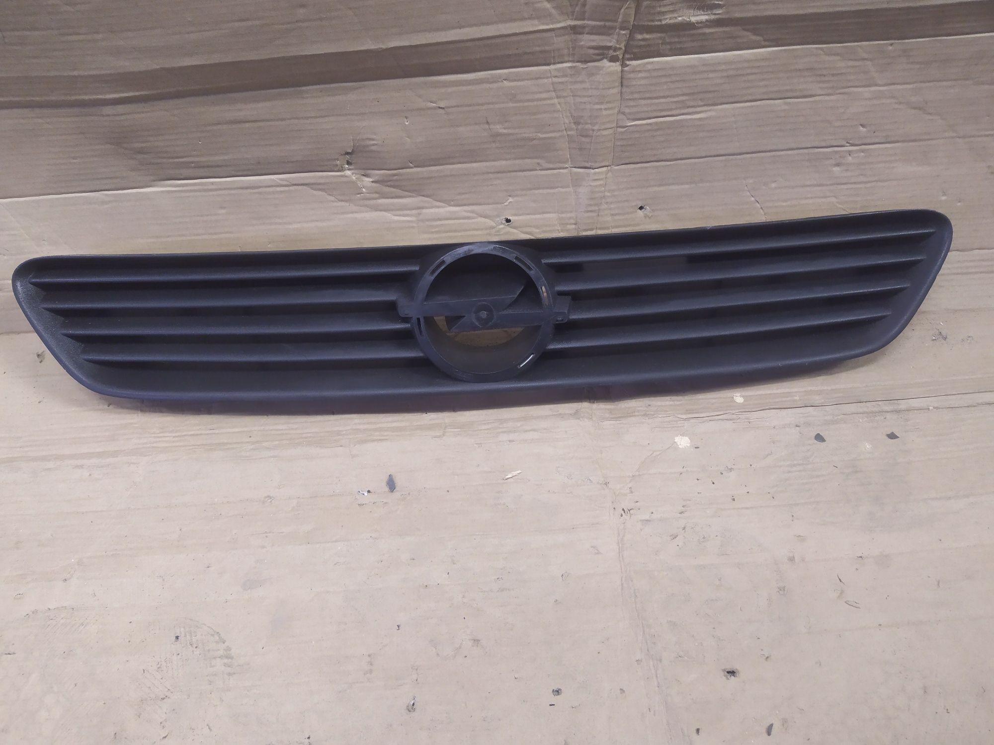 Opel Astra II 2 G grill atrapa kratka zderzaka przód przednia