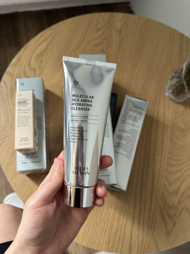 Оригінальний Allies of Skin Molecular Silk Amino Hydrating Cleanser