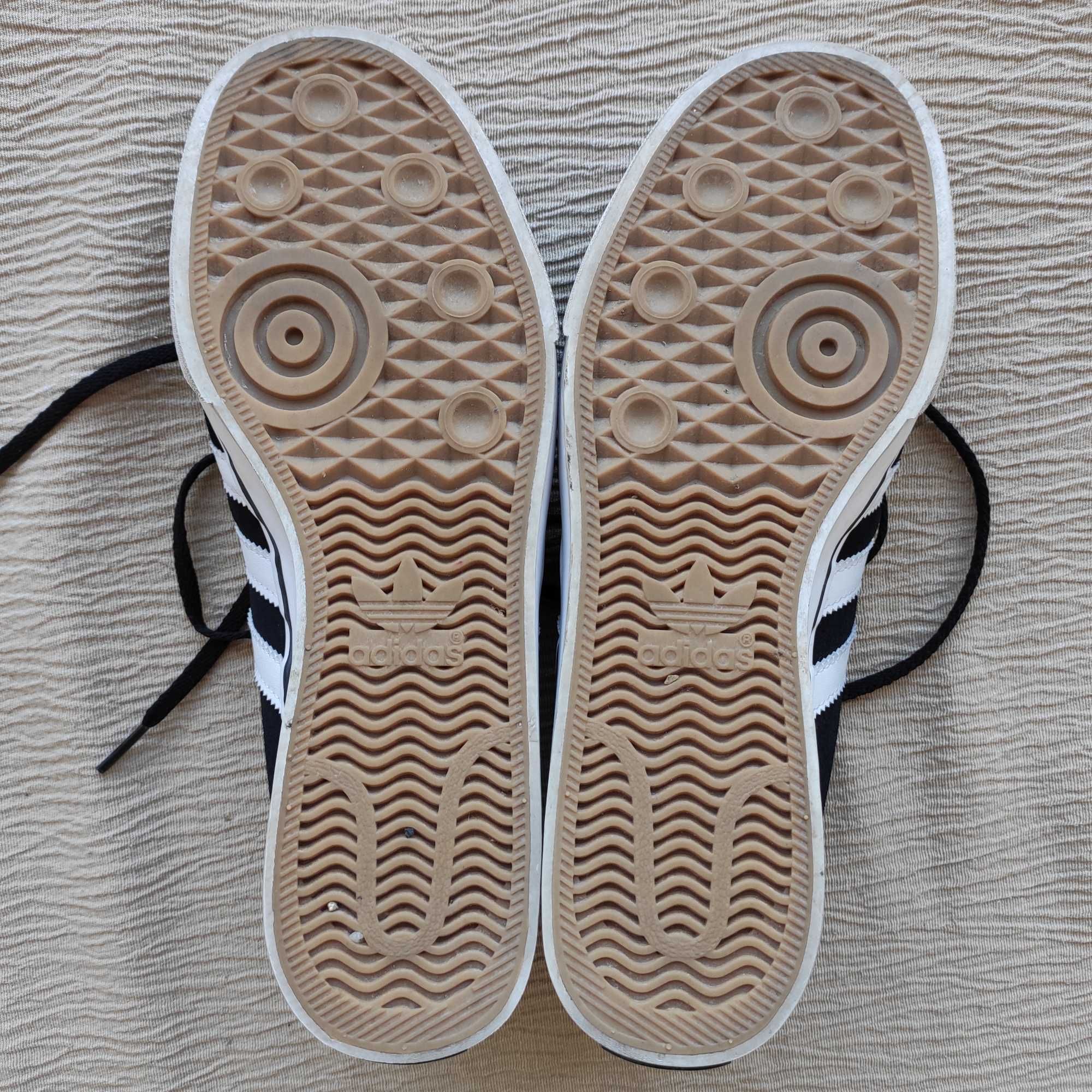 Sapatilhas Adidas 42 (NOVAS)