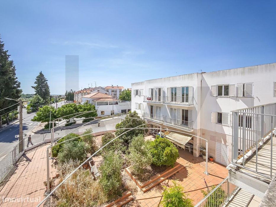 Oportunidade Única de Investimento: Edifício Versátil em Alter do Chão