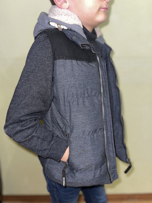 Стильна дитяча жилетка на хлопчика 7-8р