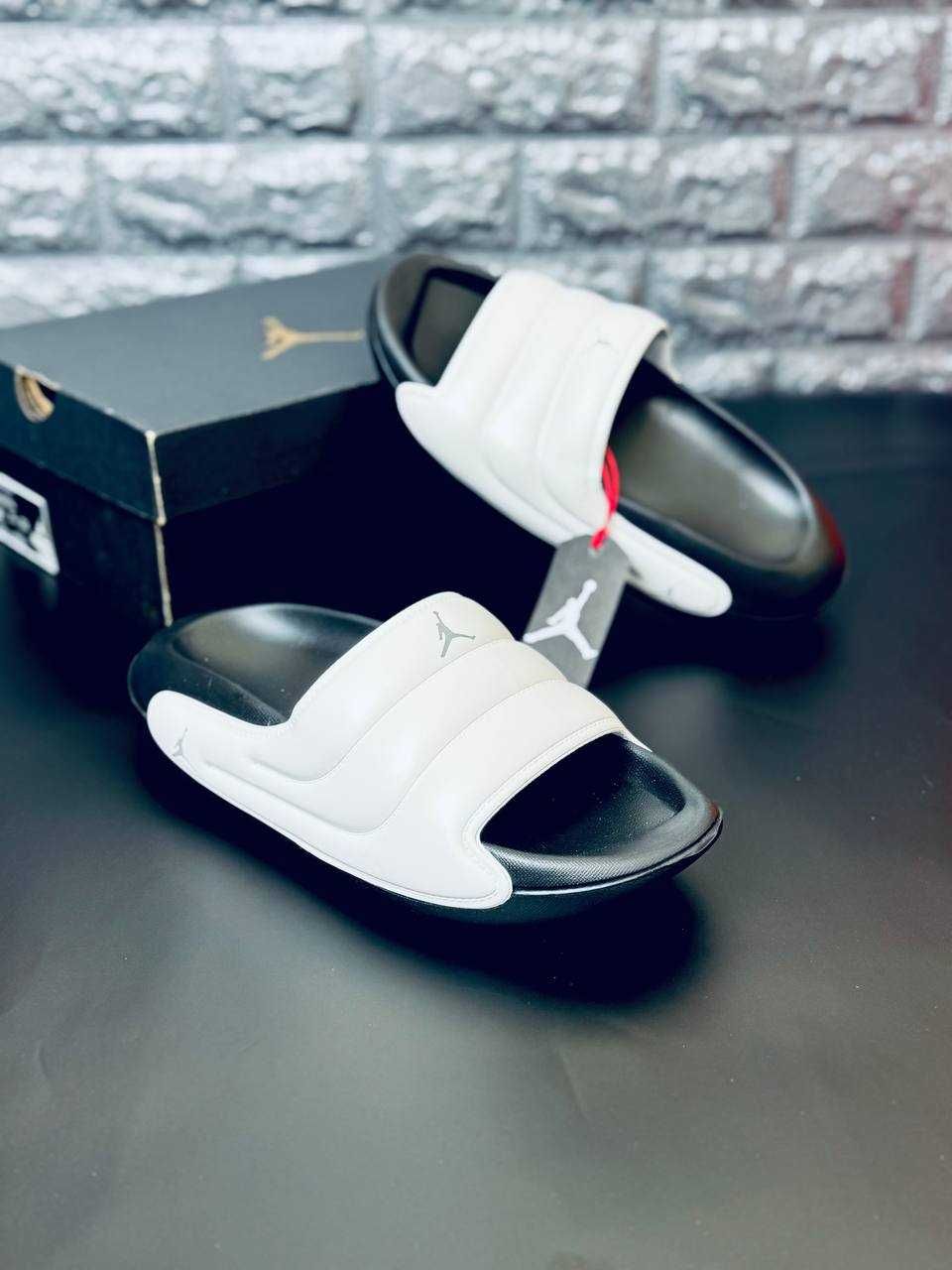 Тапочки Jordan мужские white\black. Стильная новинка! Джордан Топ!