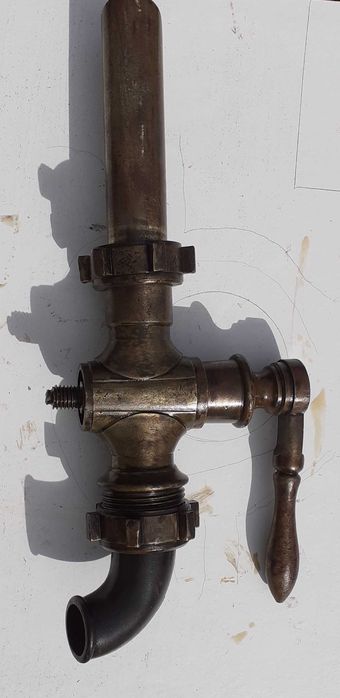 Postigo de depósito de vinho antiga e completa