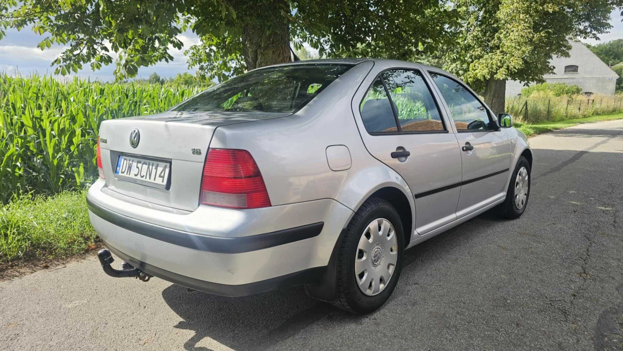 VOLKSWAGEN BORA 1.6 16V  - 2002 - Zadbana bez rdzy !