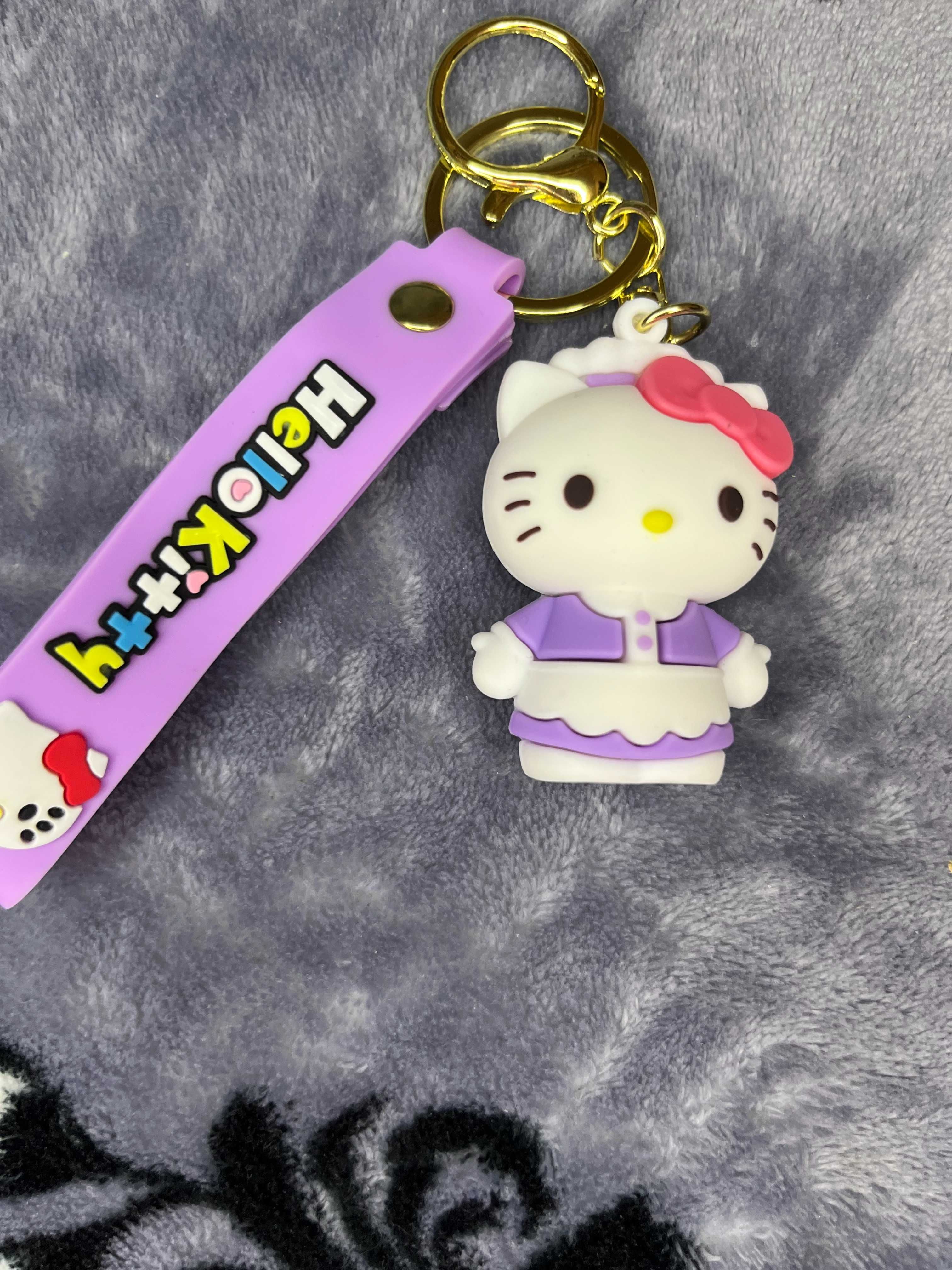 Breloczek Hello Kitty w fioletowym stroju pokojówki