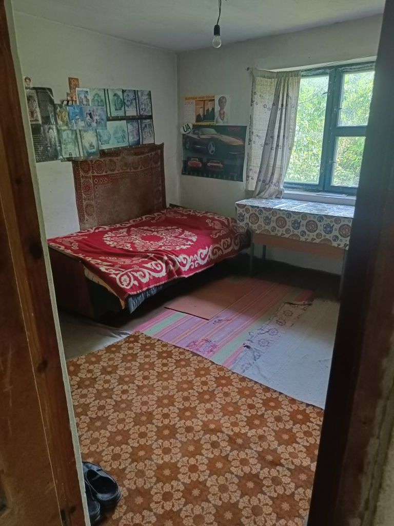 Дачна ділянка з будиночком