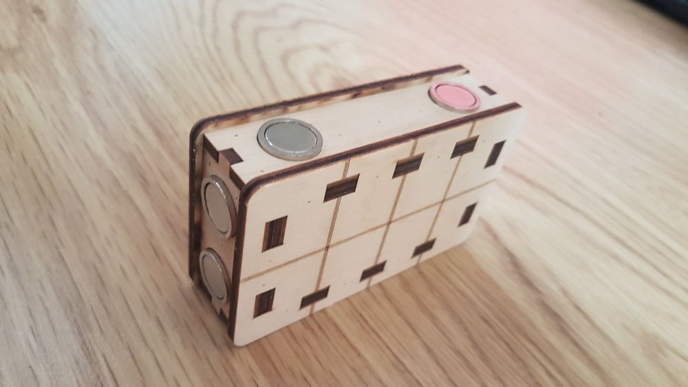 Приспособление магнит для помощи в монтаже гипсокартонных профилей.