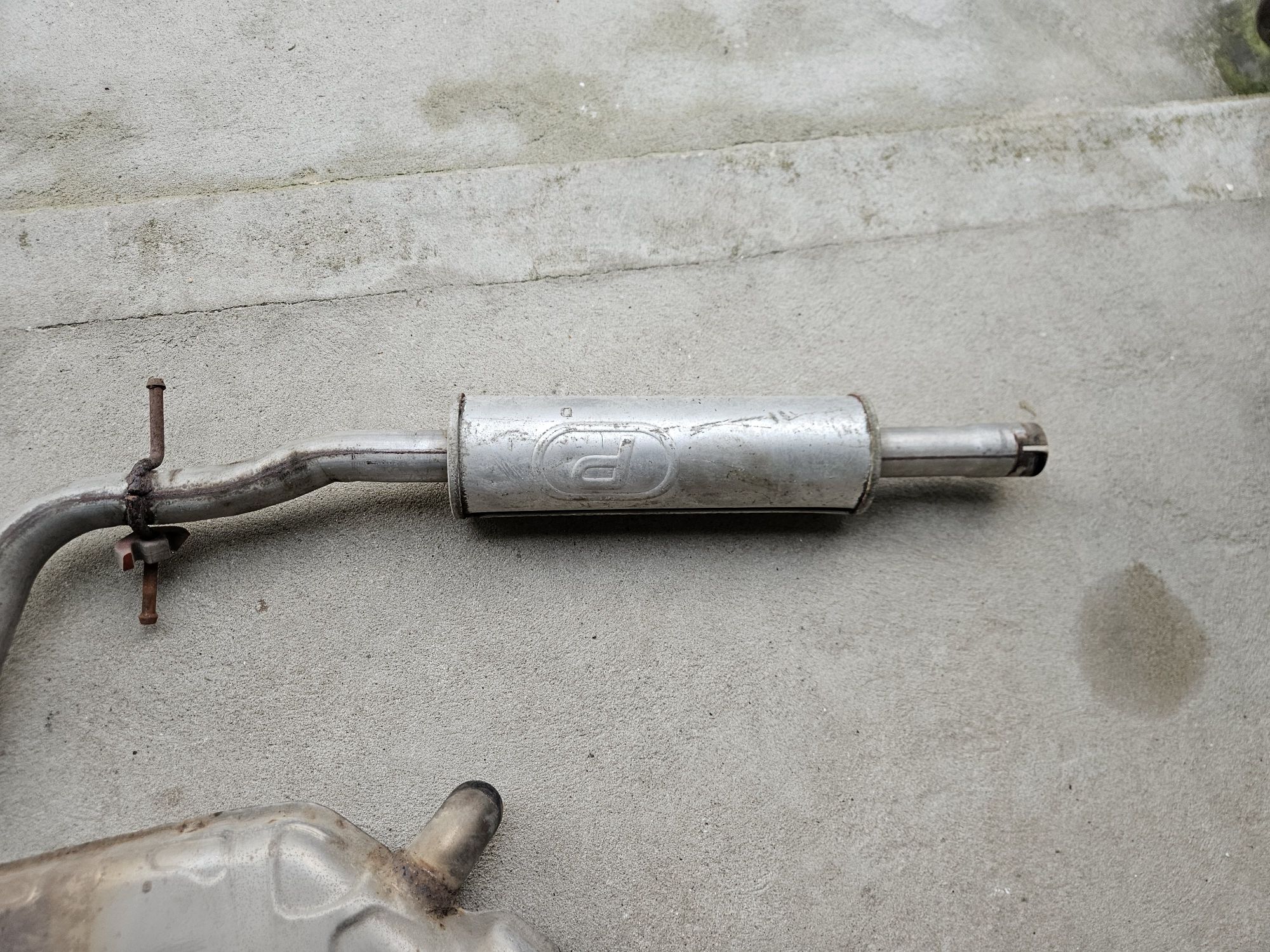 Tłumik tłumnik środkowy końcowy VW Golf V 1.4b 1.6b 5d Hb