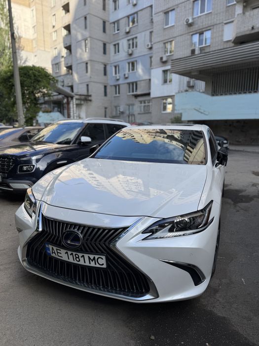 Lexus es 300h гібрид