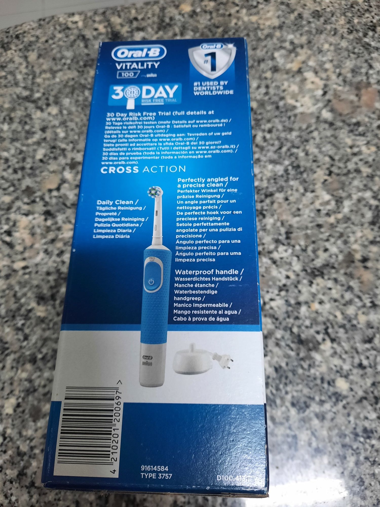 Escova dentes eléctrica Oral-B. Selada.