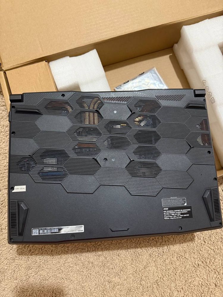 Ноутбук MSI Bravo 15 B5DD-244 (BRAVO15244)