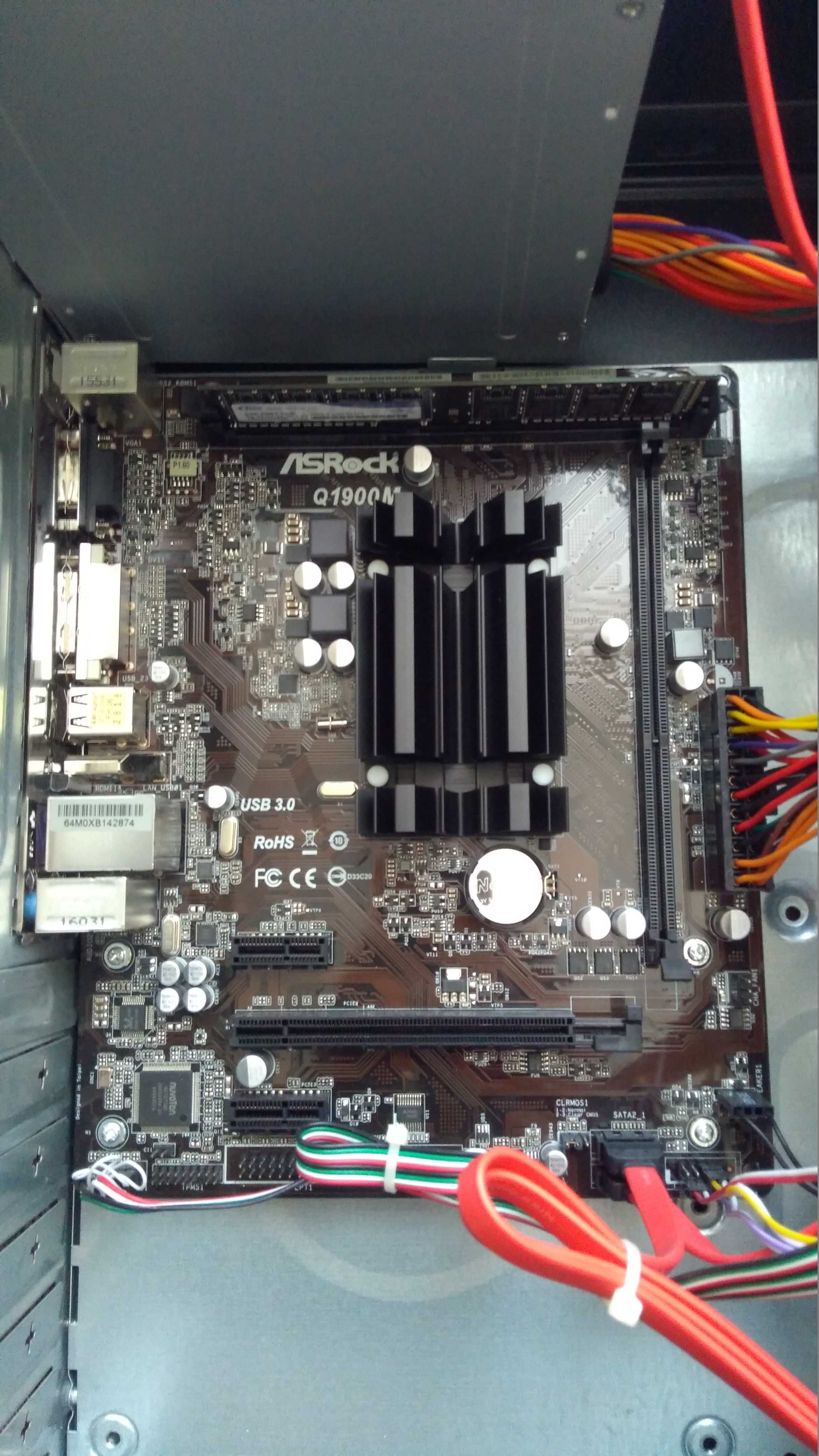 Компьютер в новом состоянии с процессором Intel Quad-Core J1900