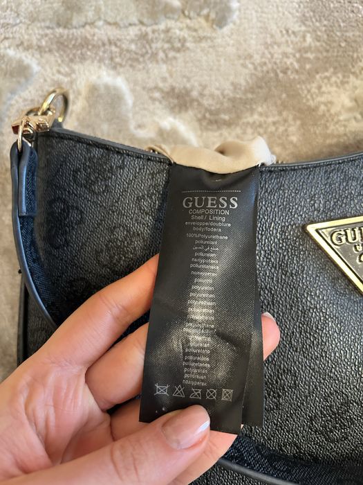 Сумка Guess.