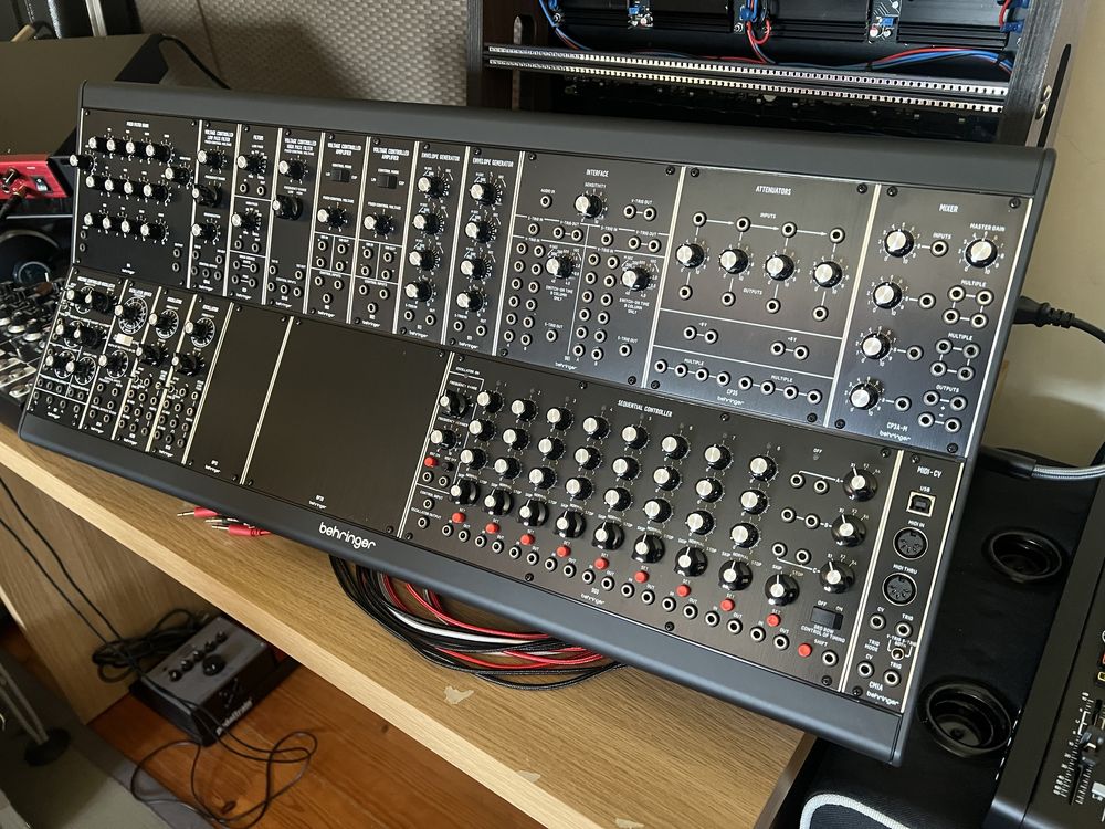 Sintetizador modular Behringer System 15 + Sequenciador 960