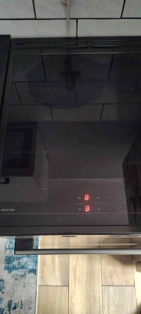 Kuchenka gorenje z indukcja I piekarnikiem nowa 7 miesiecy