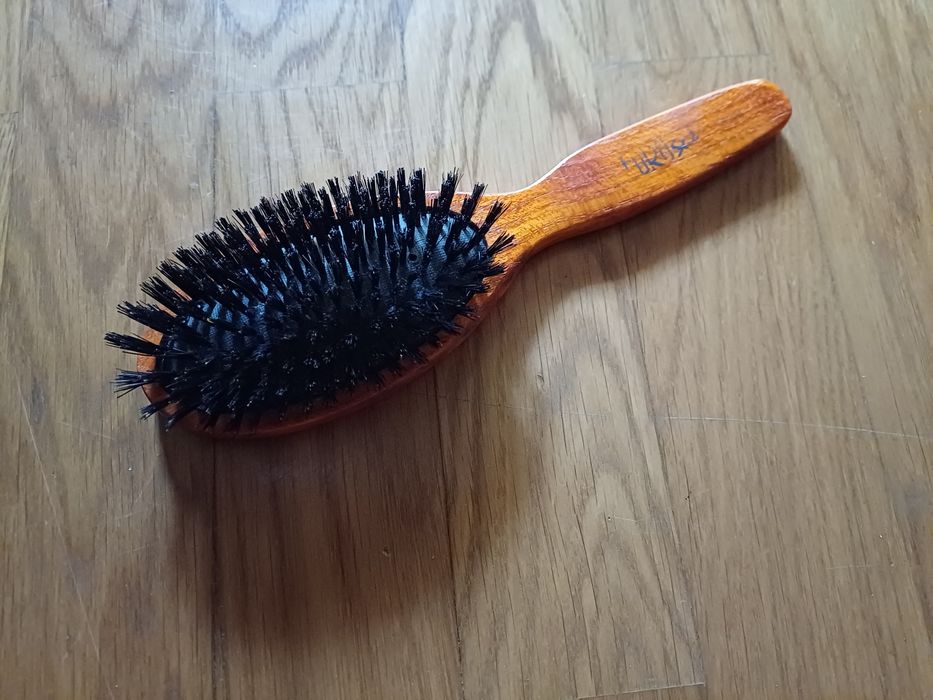Escova oval de pêlo de javali da marca Eurostil