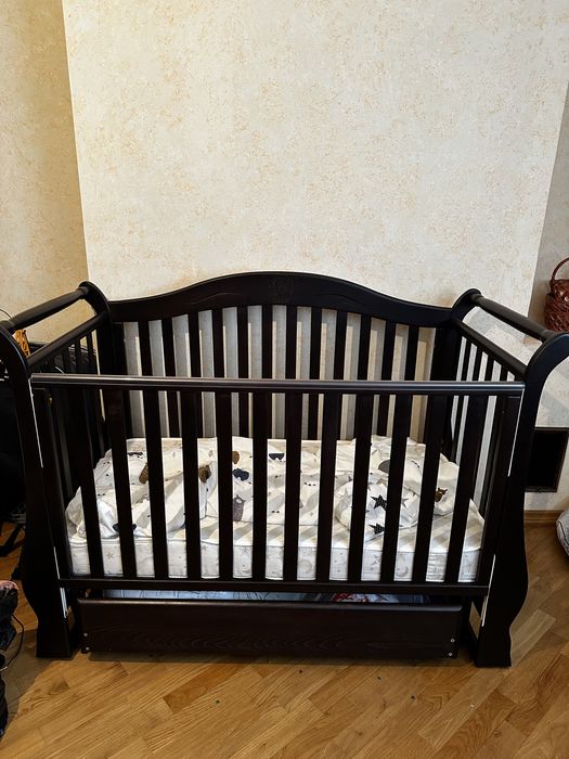 Дитяче деревяне ліжечко «ВЕРЕС» + комплект постілі та подушок