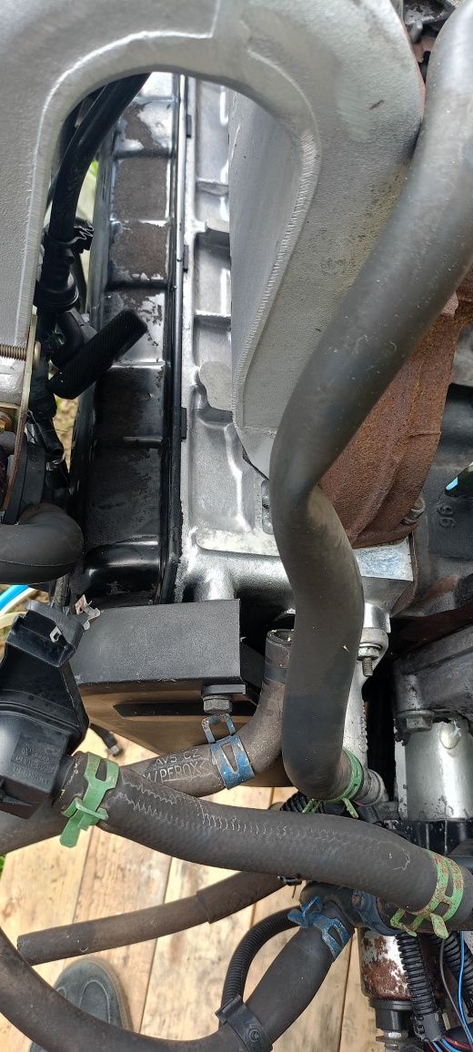 Sprzedam VW T4 2,4 silnik skrzynia biegów półosie wentylator lamy itp
