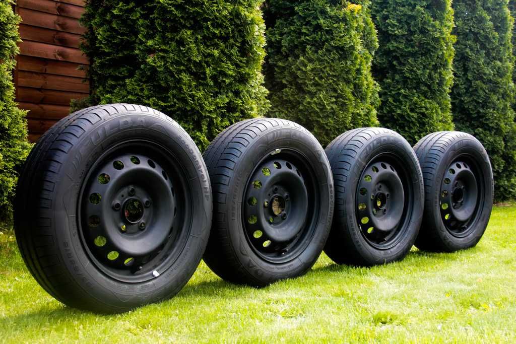 5x114,3 15 cali Hyundai i30 i40 Kia Ceed opony LATO