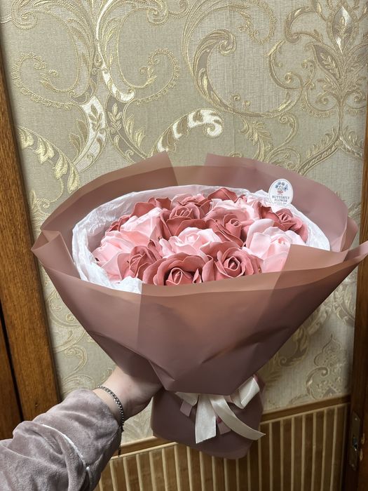 Букет з мильних троянд