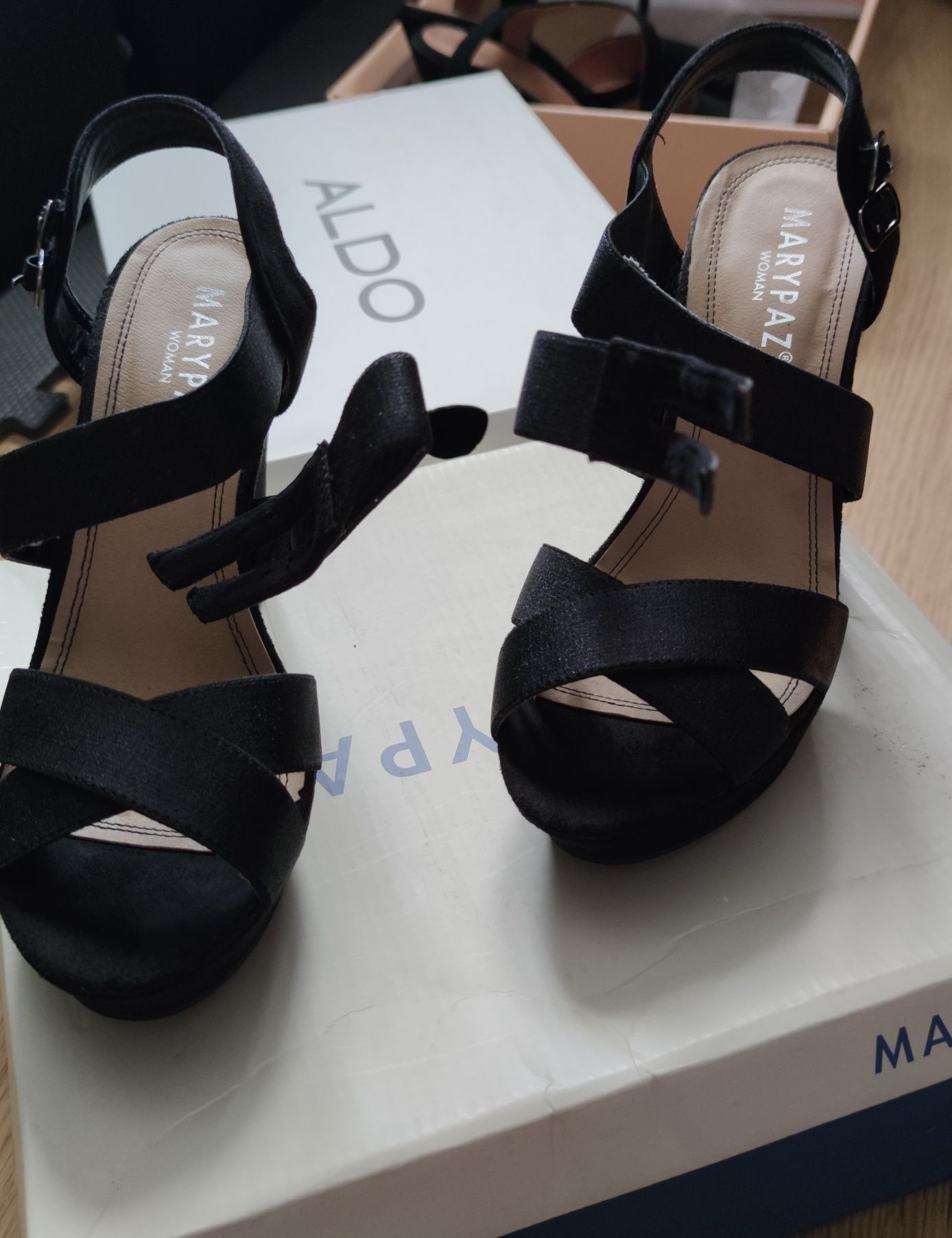 Sandálias, da marca Marypaz, pretas, tamanho 38, novas a estrear